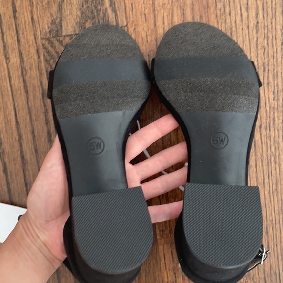 Black Block Heel Sandals 5W - Picture 3 of 4